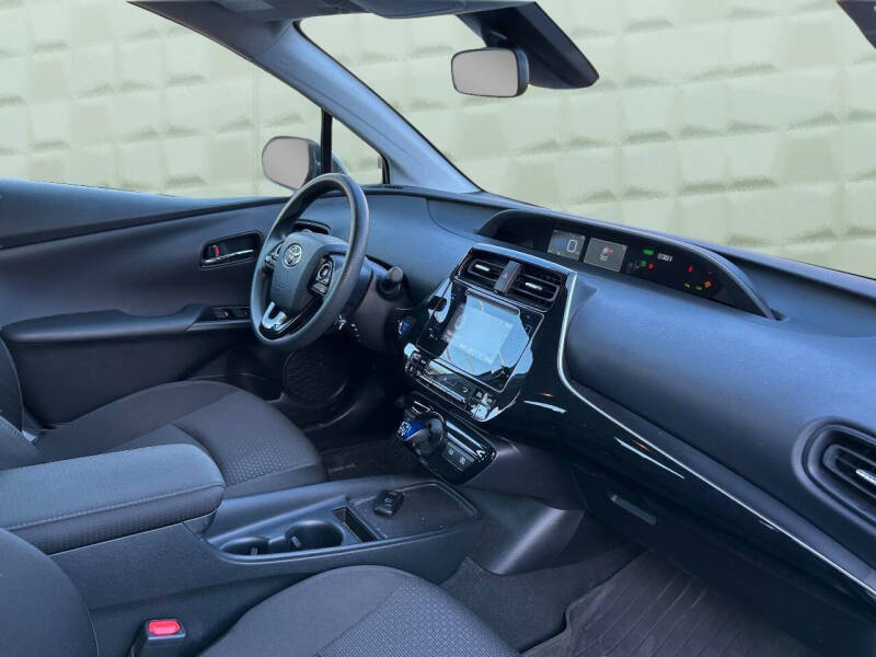2019 Toyota Prius LE