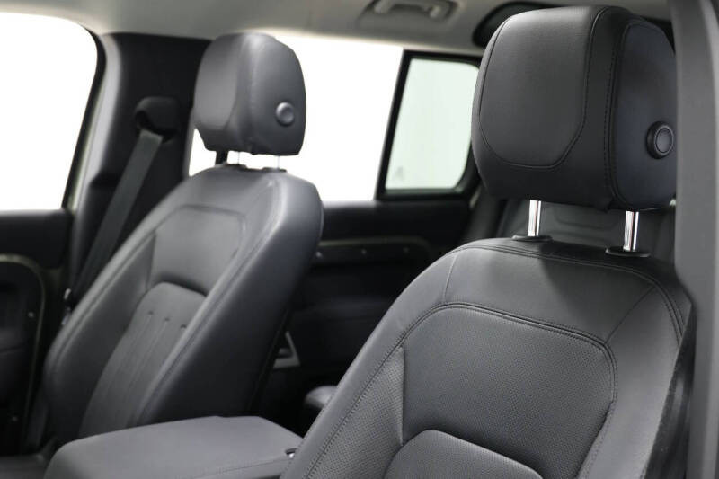 2022 Land Rover Defender 110 SE