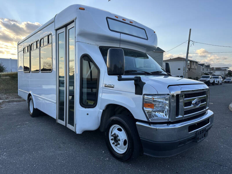 2023 Ford E-Series E-450 SD