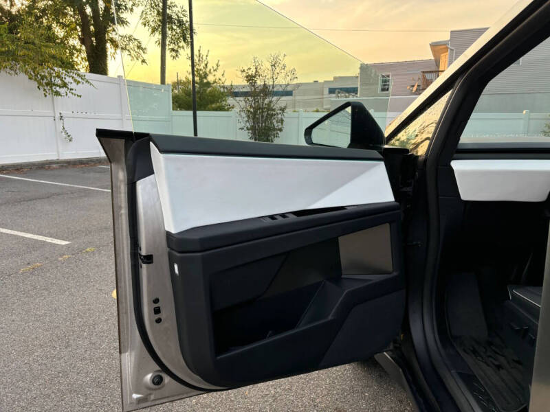 2024 Tesla Cybertruck