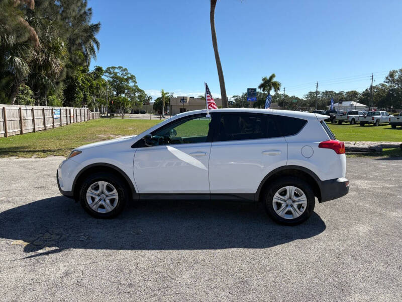 2013 Toyota RAV4 LE photo 2