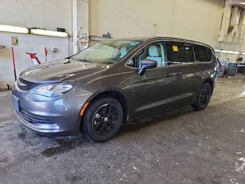 2017 Chrysler Pacifica Touring Photo