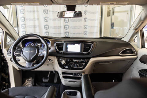 2022 Chrysler Voyager LX