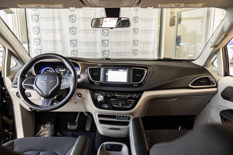 2022 Chrysler Voyager LX