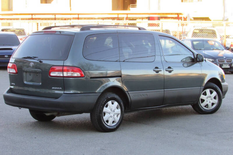 2002 Toyota Sienna CE