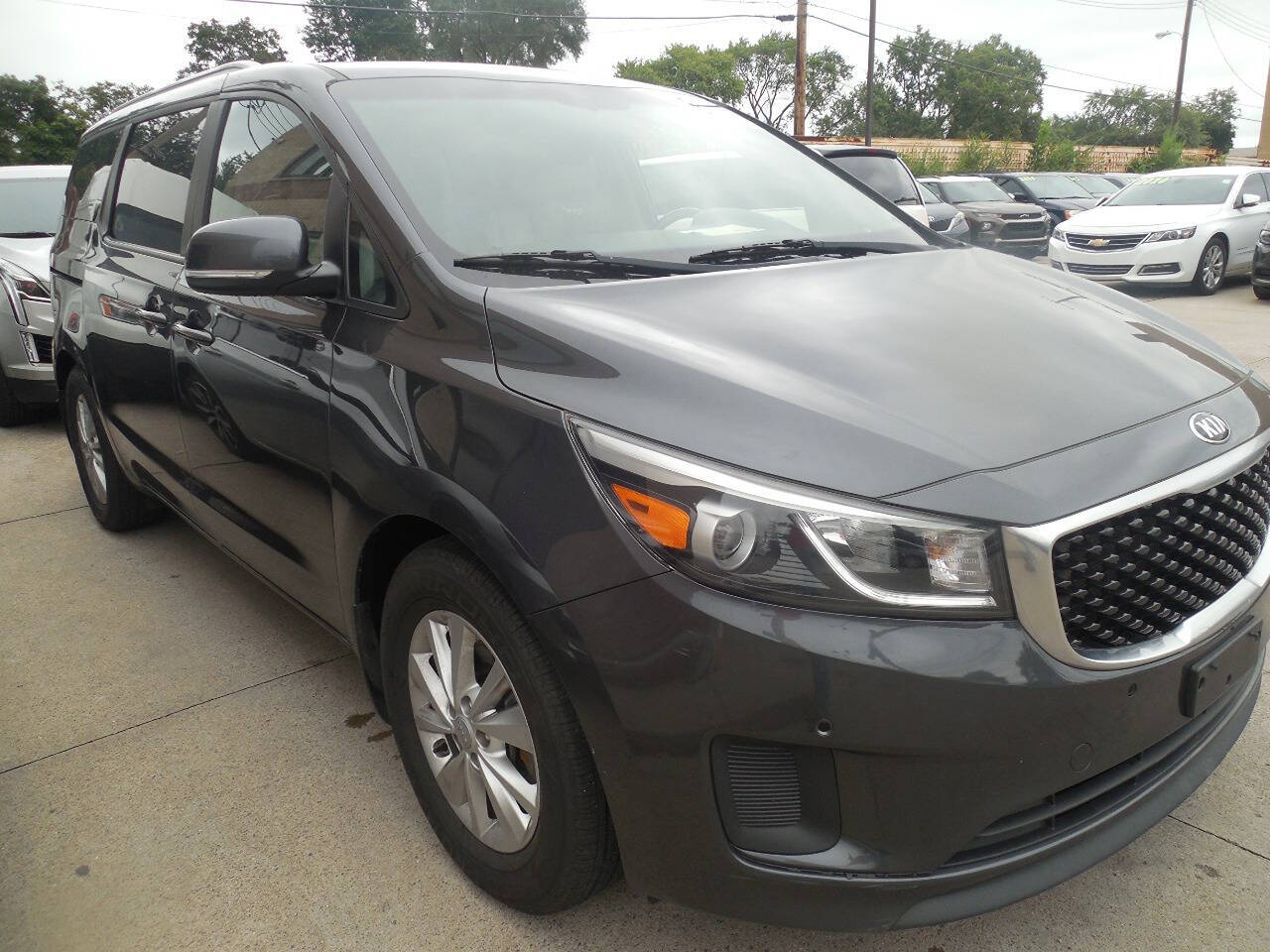 2017 Kia Sedona for sale at VIP Motor Sales in Hazel Park, MI