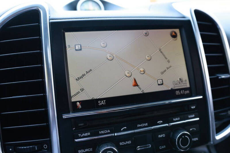2013 Porsche Cayenne GTS