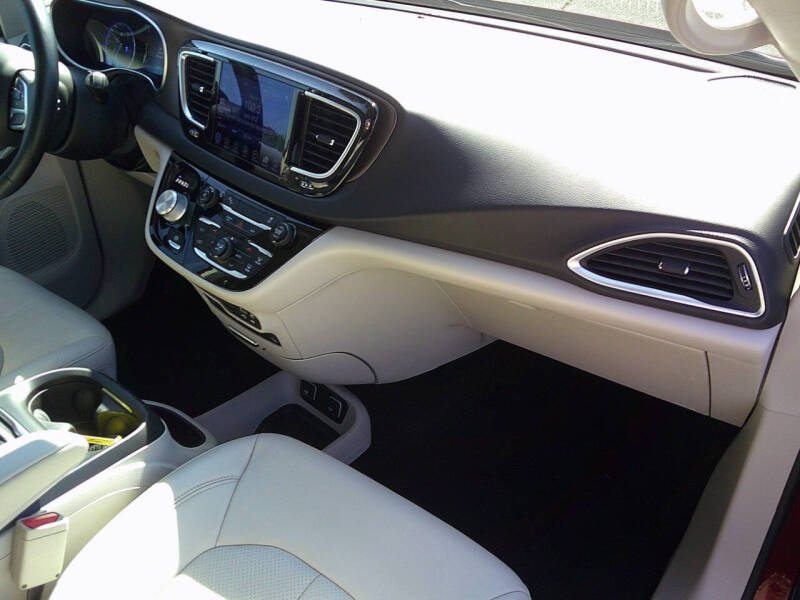 2017 Chrysler Pacifica Touring-L Plus