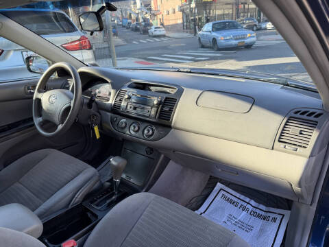 2005 Toyota Camry LE V6
