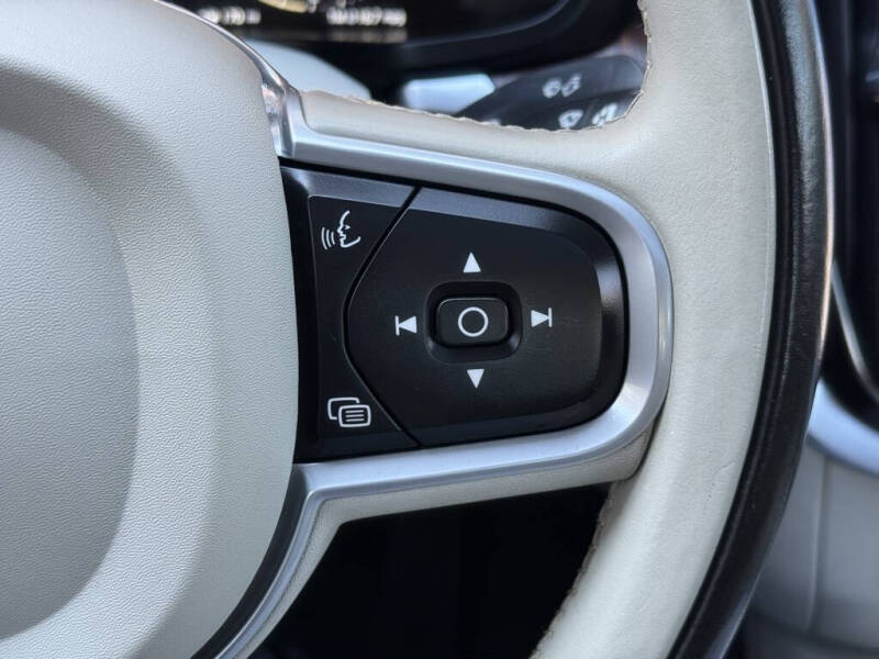 2022 Volvo S60 B5 Momentum