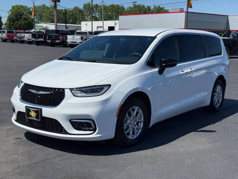 2025 Chrysler Pacifica Select