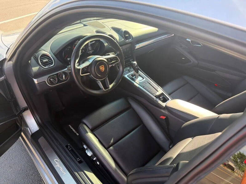 2024 Porsche 718 Cayman Style Edition