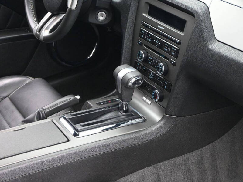 2011 Ford Mustang V6