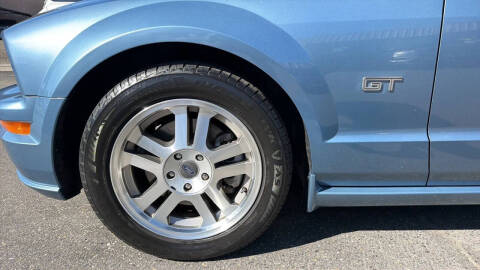 2005 Ford Mustang GT Premium