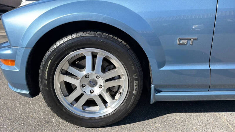 2005 Ford Mustang GT Premium