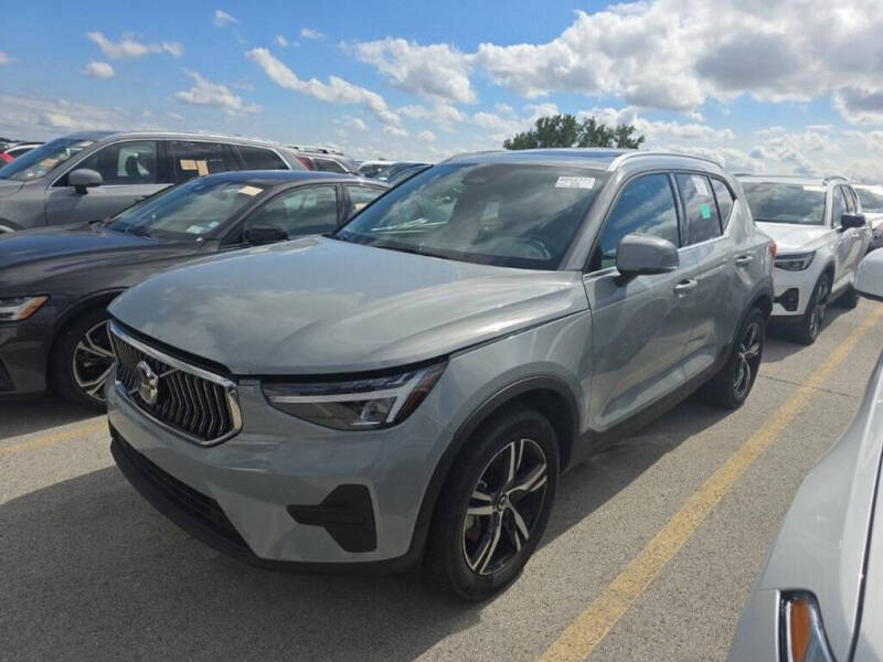 2025 Volvo XC40 B5 Core Bright Theme