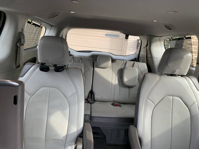 2017 Chrysler Pacifica Touring-L Plus