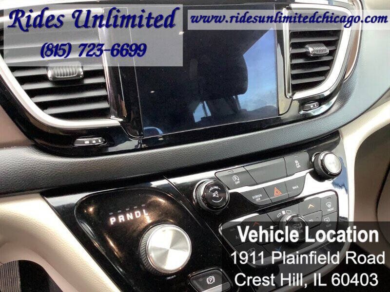 2017 Chrysler Pacifica Touring-L