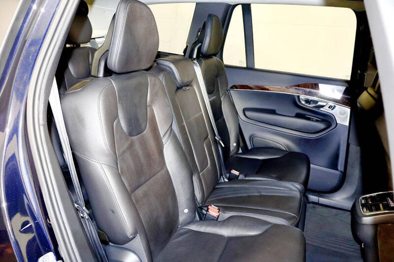 2017 Volvo XC90 T6 Momentum