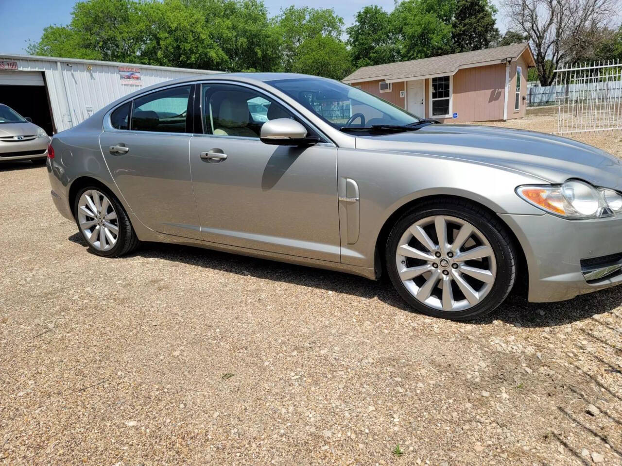 2011 Jaguar XF for sale at AUTHE VENTURES AUTO in Red Oak, TX