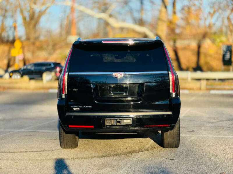 2018 Cadillac Escalade ESV Luxury