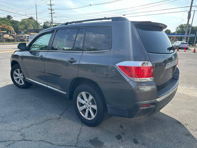 2011 Toyota Highlander SE
