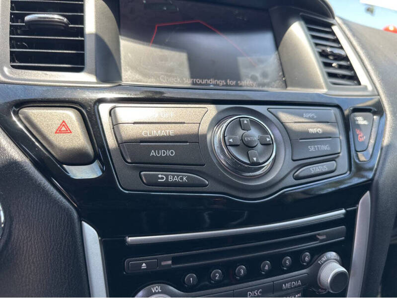 2020 Nissan Pathfinder SV