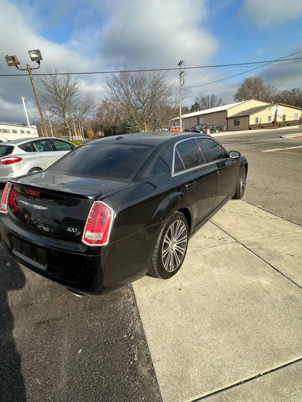 2013 Chrysler 300 null photo 4