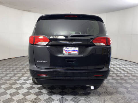 2022 Chrysler Voyager LX