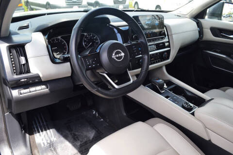 2022 Nissan Pathfinder SL