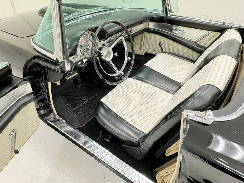 1957 Ford Thunderbird