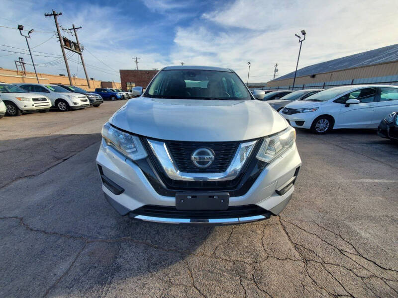 2020 Nissan Rogue S's photo