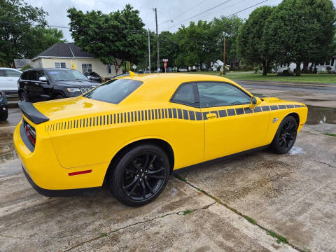 2017 Dodge Challenger SXT Plus