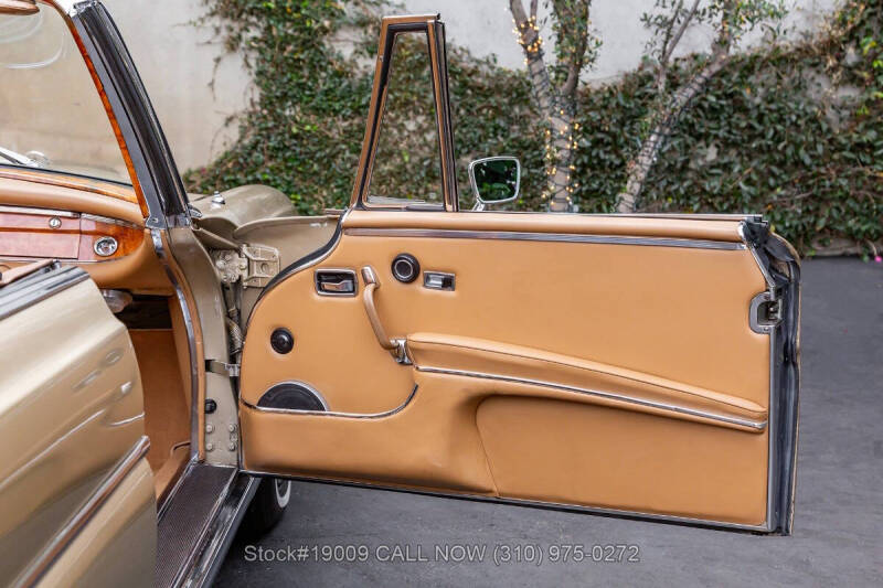 1970 Mercedes-Benz 280-Class