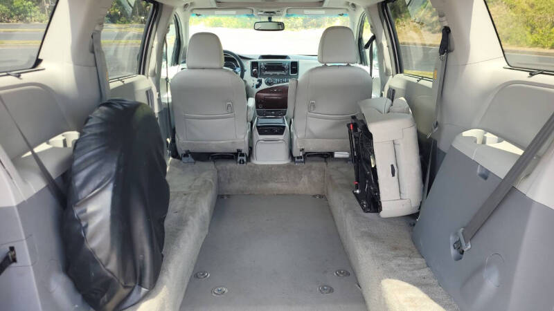 2012 Toyota Sienna XLE Mobility 7-Passenger