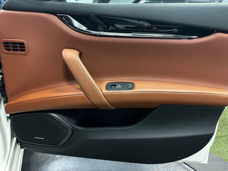 2022 Maserati Quattroporte Modena Q4