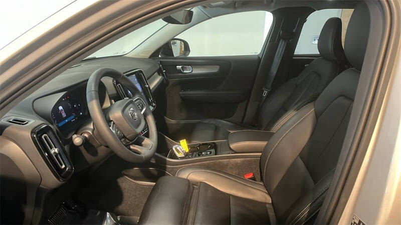 2023 Volvo XC40 B5 Plus Dark Theme