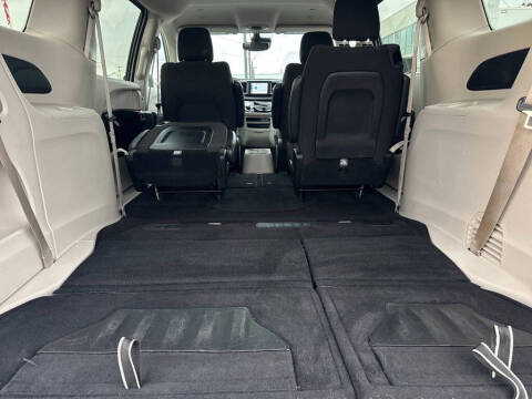 2024 Chrysler Voyager LX