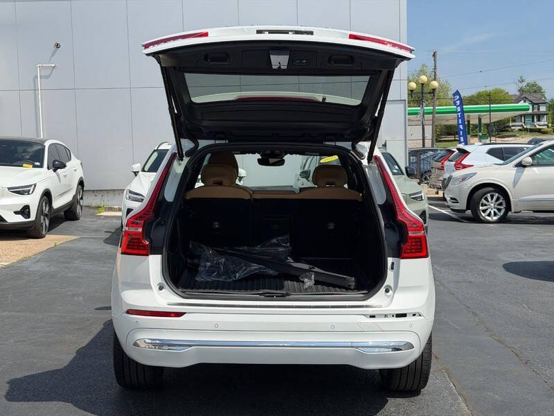 2023 Volvo XC60 B5 Ultimate Bright Theme