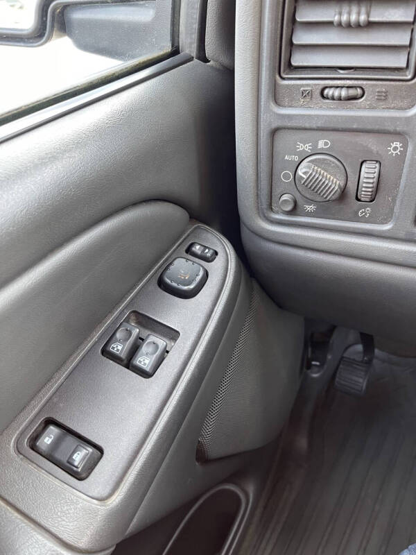 2004 Chevrolet Silverado 2500HD LS