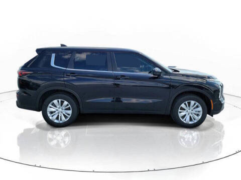 2026 Mitsubishi Outlander ES