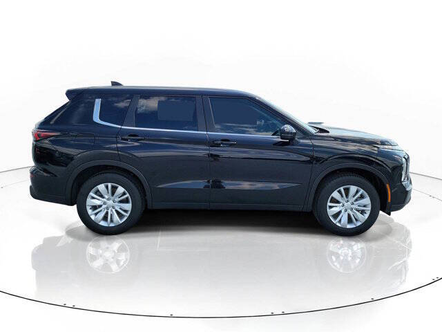 2026 Mitsubishi Outlander ES