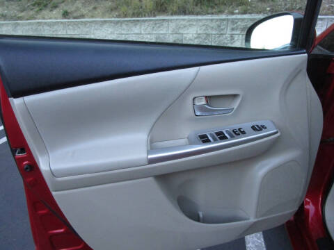 2014 Toyota Prius v Three