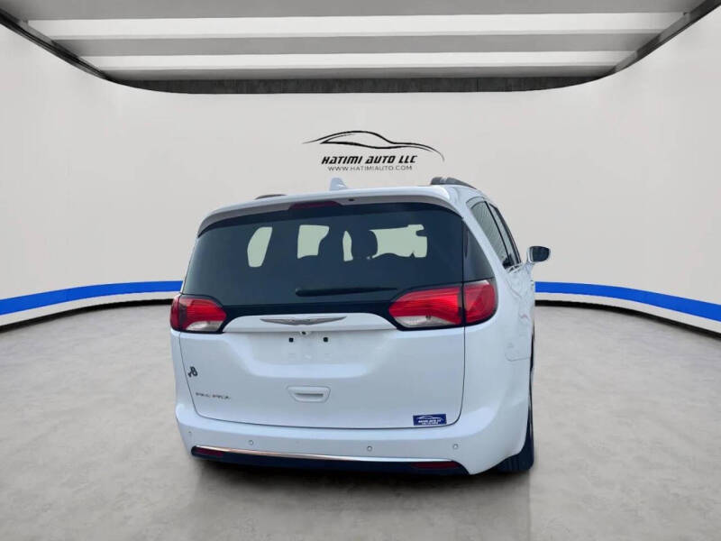 2017 Chrysler Pacifica Touring-L