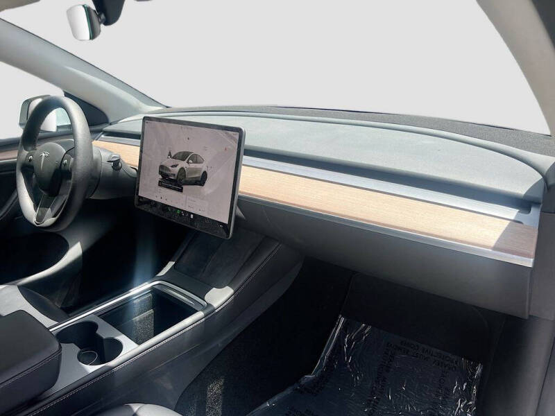 2025 Tesla Model Y Long Range