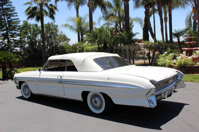 1961 Oldsmobile Starfire