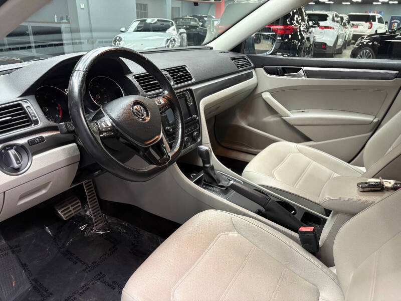 2017 Volkswagen Passat 1.8T R-Line