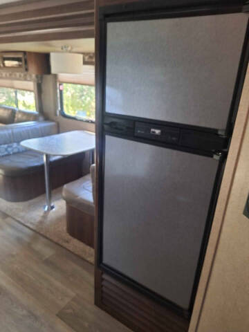 2017 Dutchmen RV Coleman Light 3025RE