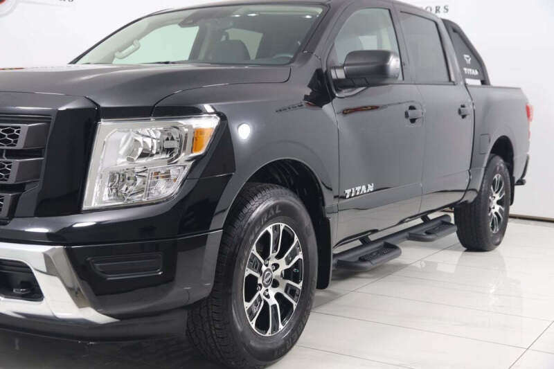 2023 Nissan Titan SV