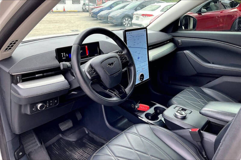 2022 Ford Mustang Mach-E Select
